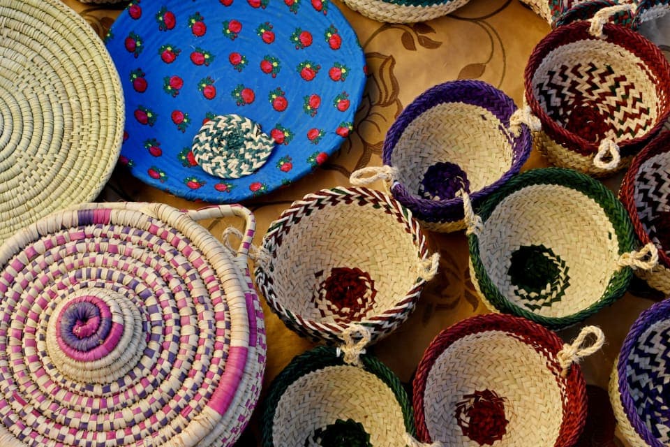 Paneras tejidas de colores